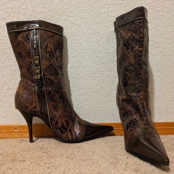 Wild Rose Shoes - {Wild Rose} SPIRA114 Snake Print Pointed Toe Stiletto Boots Brown 8.5